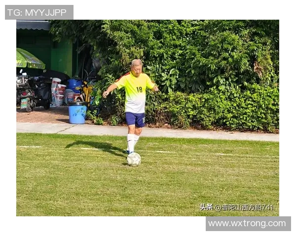 和好兄弟一起拍摄足球球星系列写真，展现足球场外的友谊与激情